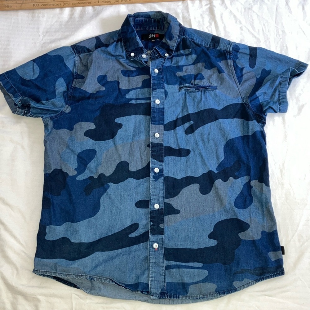 Blue gray camo men’s size medium Button Down short sleeve Shirt